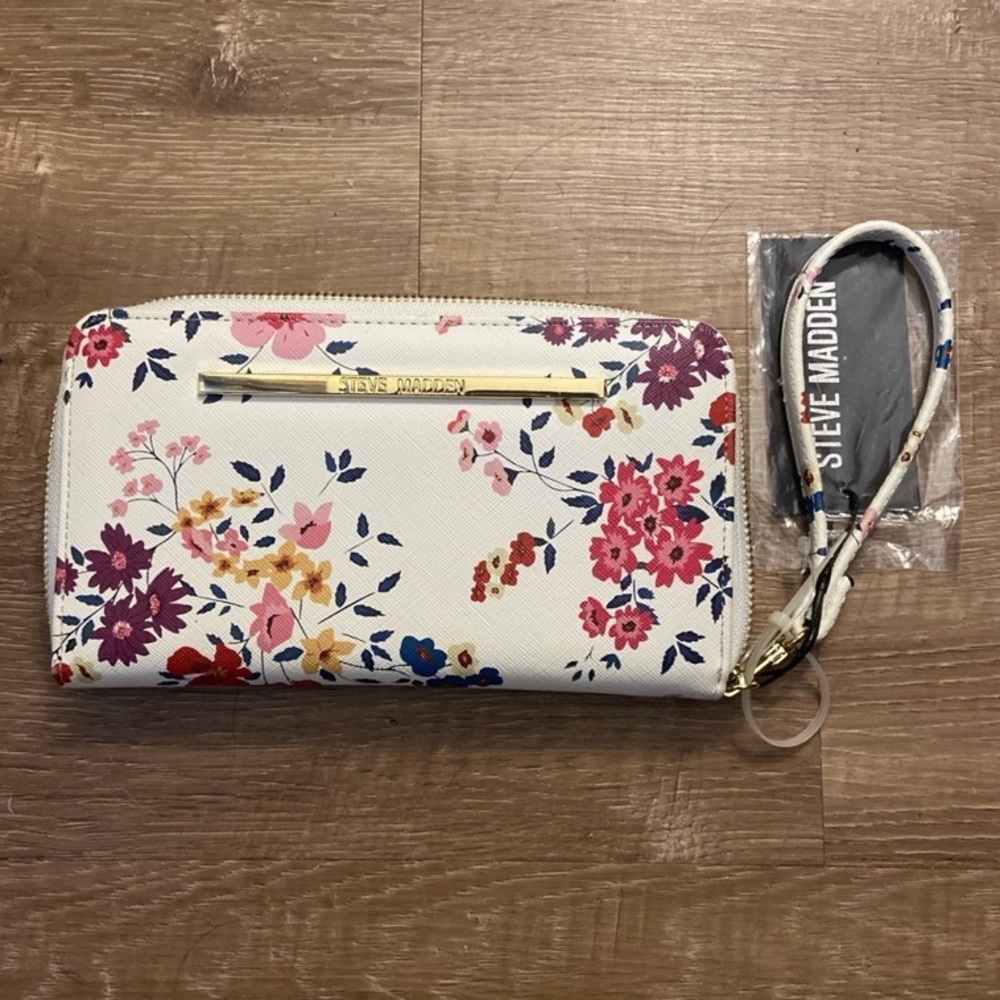 Steve Madden BZippy wristlet wallet or clutch